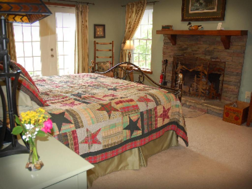 Long Mountain Lodge Bed & Breakfast Dahlonega Habitación foto