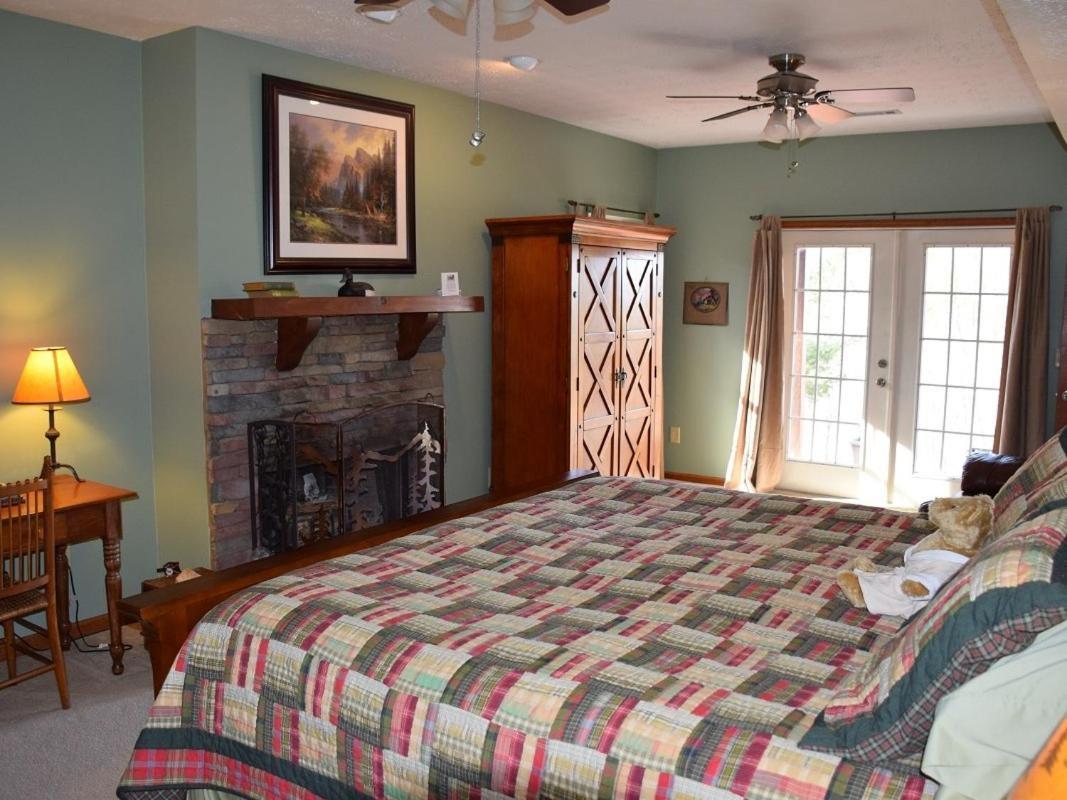 Long Mountain Lodge Bed & Breakfast Dahlonega Habitación foto